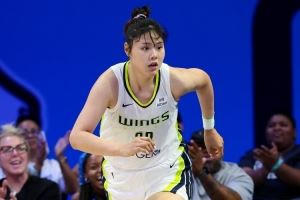 麦穗丰：李月汝基本坐稳飞翼的首发 现在要学着成为球队领袖图片